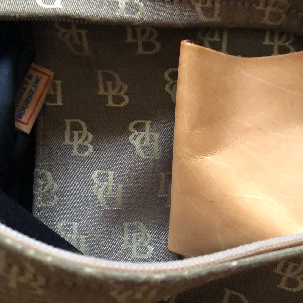 Dooney & Bourke handbag - Picture 6 of 7